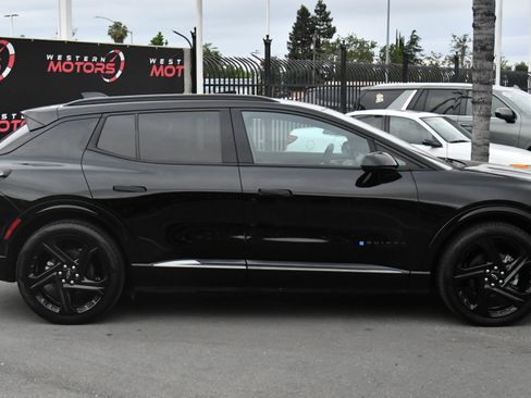 Used 2024 Chevrolet Equinox EV RS FWD image 9