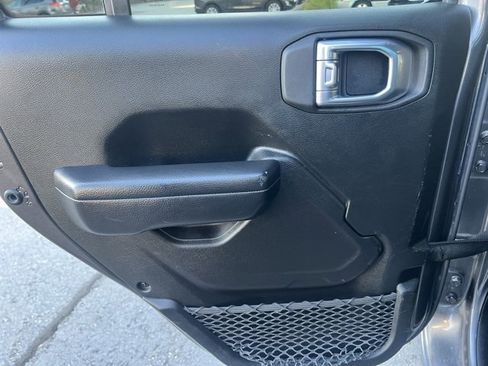 Used 2023 Jeep Gladiator Sport image 15