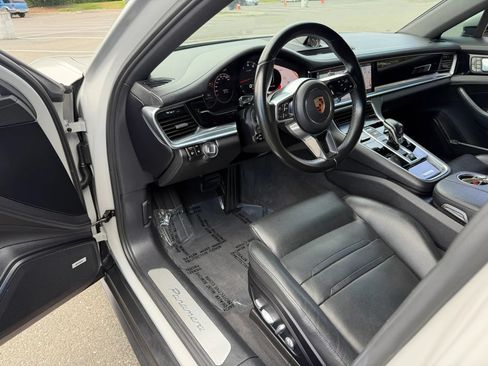 Used 2020 Porsche Panamera image 14