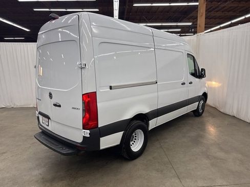 Used 2019 Freightliner Sprinter 2500 image 19