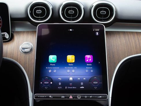 Used 2025 Mercedes-Benz C 300 4MATIC Sedan image 16