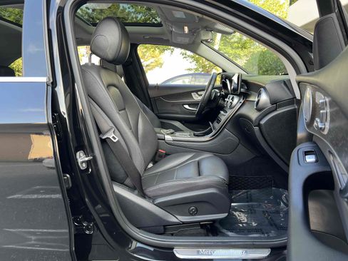 Used 2020 Mercedes-Benz GLC 300 4MATIC w/ Premium Package image 41