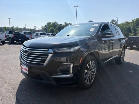 Used 2023 Chevrolet Traverse Premier AWD/4WD image 36