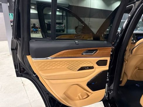 Used 2023 Jeep Grand Cherokee Summit AWD/4WD image 38
