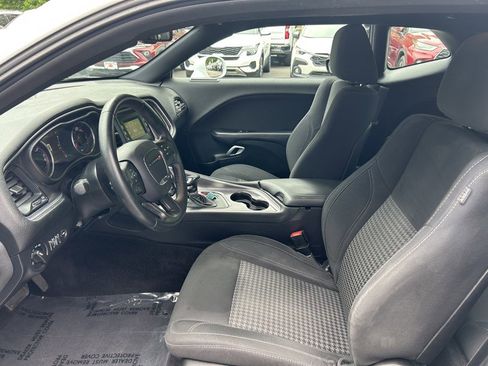 Used 2016 Dodge Challenger SXT RWD image 16