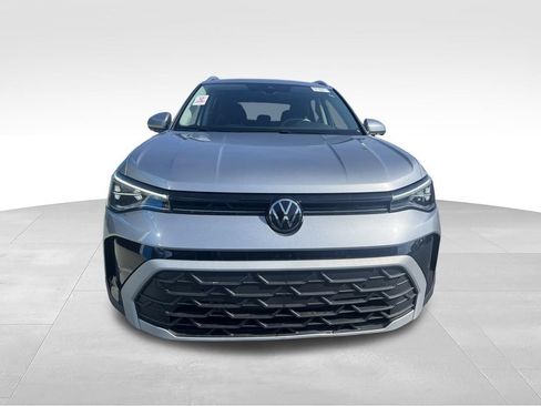 Used 2025 Volkswagen Taos SE AWD/4WD image 14