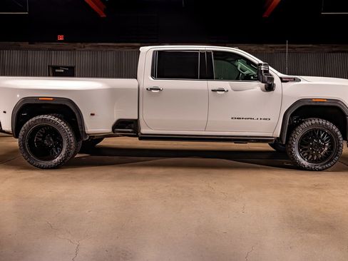 Used 2024 GMC Sierra 3500 Denali w/ Denali Reserve Package image 11