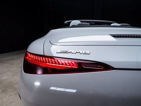 Used 2022 Mercedes-Benz SL 55 AMG 4MATIC image 25
