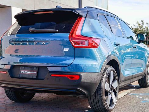 Used 2023 Volvo XC40 Recharge Ultimate w/ Protection Package Premier AWD/4WD image 8