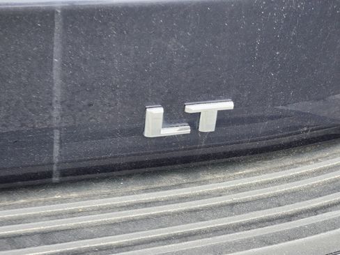 Used 2024 Chevrolet Suburban LT image 11