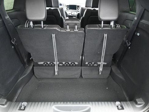 Used 2025 Chrysler Pacifica Select FWD image 18