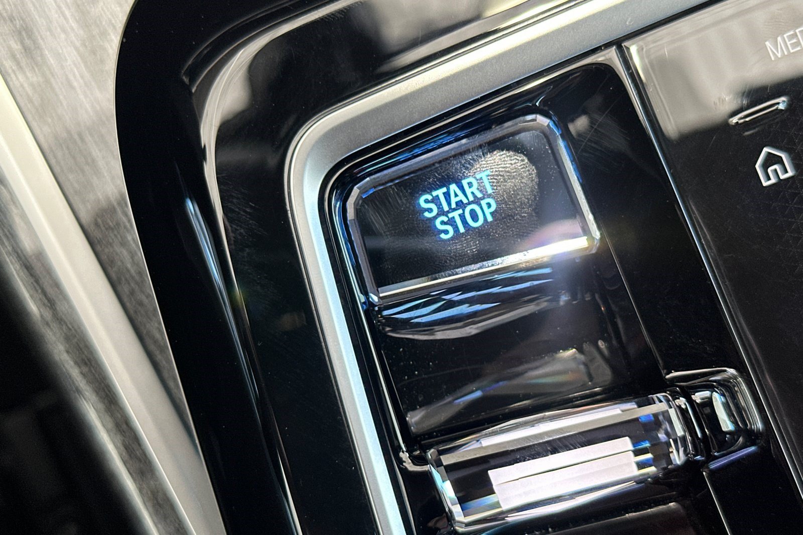 Certified 2024 BMW i7 xDrive60 RWD image 29