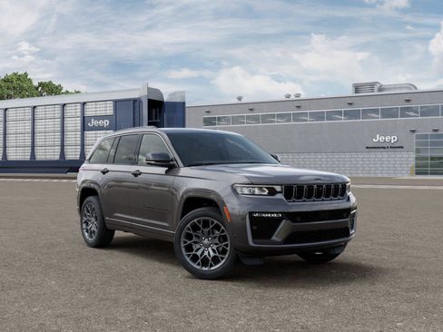 New 2026 Jeep Grand Cherokee Summit AWD/4WD image 2