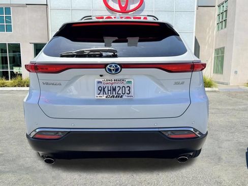 Used 2024 Toyota Venza XLE AWD/4WD image 6