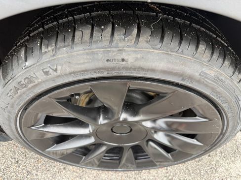Used 2021 Tesla Model Y Long Range AWD/4WD image 7