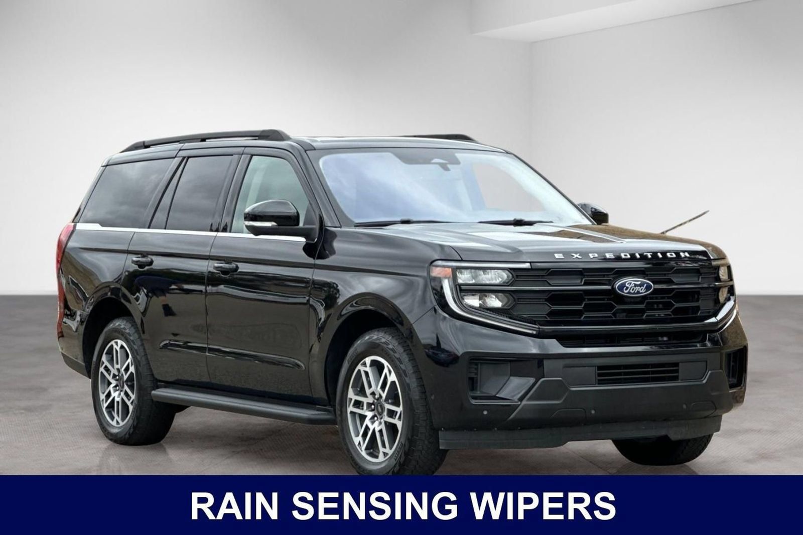 Used 2025 Ford Expedition Active AWD/4WD image 8