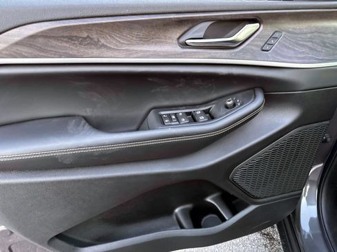 New 2025 Jeep Grand Cherokee Limited image 8