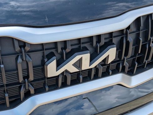 Used 2024 Kia Telluride EX w/ EX Captain's Chair Package image 5