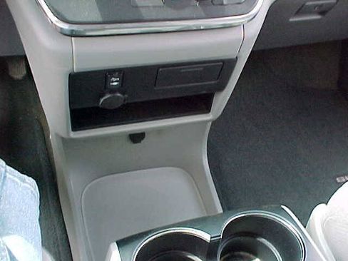 Used 2015 Toyota Sienna LE FWD image 25