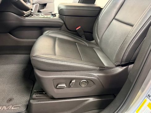 Used 2025 GMC Yukon Denali AWD/4WD image 13