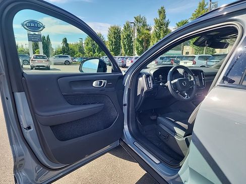 Used 2023 Volvo XC40 Recharge Ultimate w/ Protection Package Premier AWD/4WD image 9