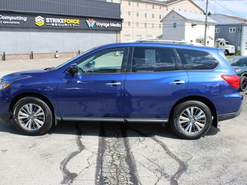 Used 2020 Nissan Pathfinder SV AWD/4WD image 2