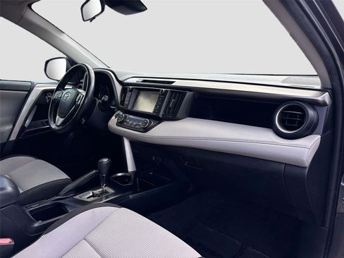 Used 2018 Toyota RAV4 XLE FWD image 28