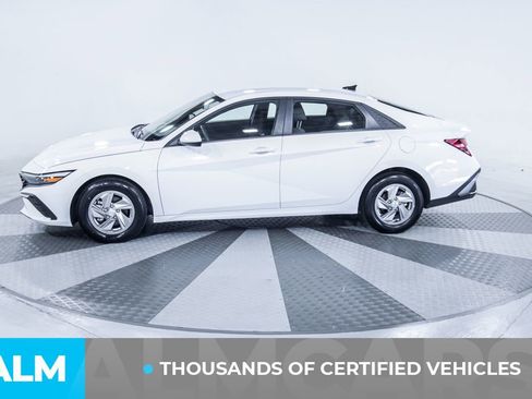 Used 2025 Hyundai Elantra SE image 4