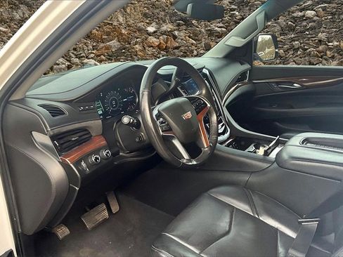 Used 2019 Cadillac Escalade Luxury image 11