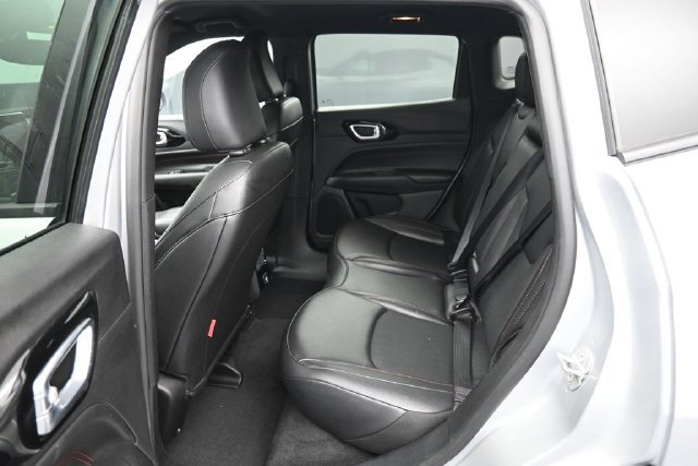 Used 2025 Jeep Compass Trailhawk AWD/4WD image 6