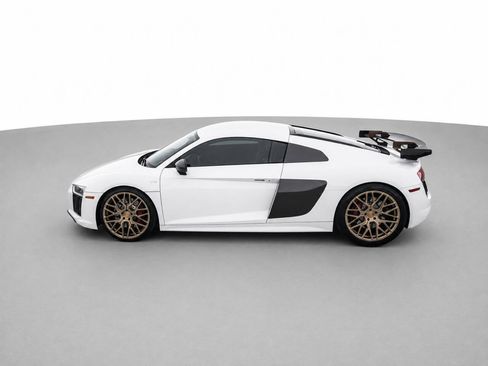 Used 2018 Audi R8 V10 w/ Premium Package RWD image 8