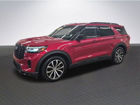 Used 2025 Ford Explorer ST-Line image 2