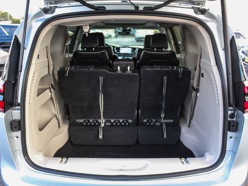 Used 2023 Chrysler Pacifica Limited image 31