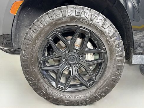 Used 2023 Chevrolet Tahoe Z71 w/ Luxury Package image 33