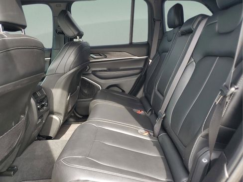 Certified 2024 Jeep Grand Cherokee Limited w/ Black Appearance Package image 6