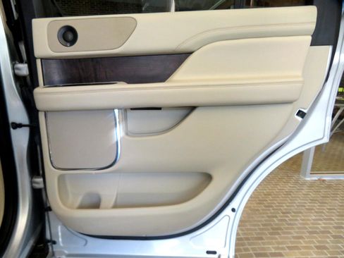 Used 2019 Lincoln Navigator Reserve w/ Cargo Package image 20