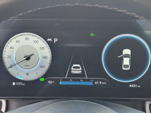 Used 2023 Hyundai Elantra Limited FWD image 10
