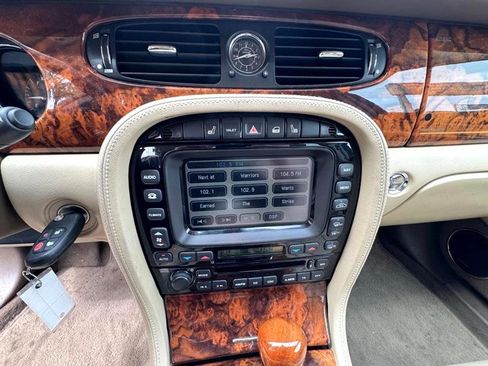 Used 2005 Jaguar XJ8 L image 14