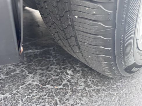 Used 2011 Ford Taurus SE image 13