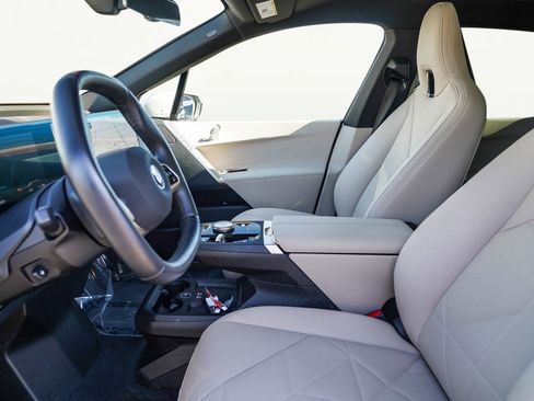 Used 2025 BMW iX xDrive50 image 19