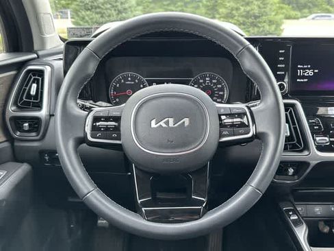 Used 2023 Kia Sorento S w/ Panoramic Sunroof Package AWD/4WD image 8
