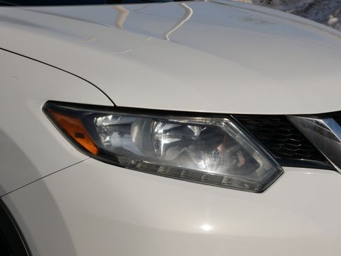 Used 2014 Nissan Rogue SV w/ SV Premium Package image 16