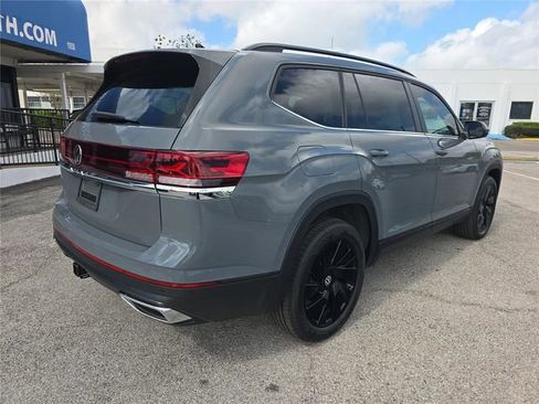 New 2026 Volkswagen Atlas SE image 3