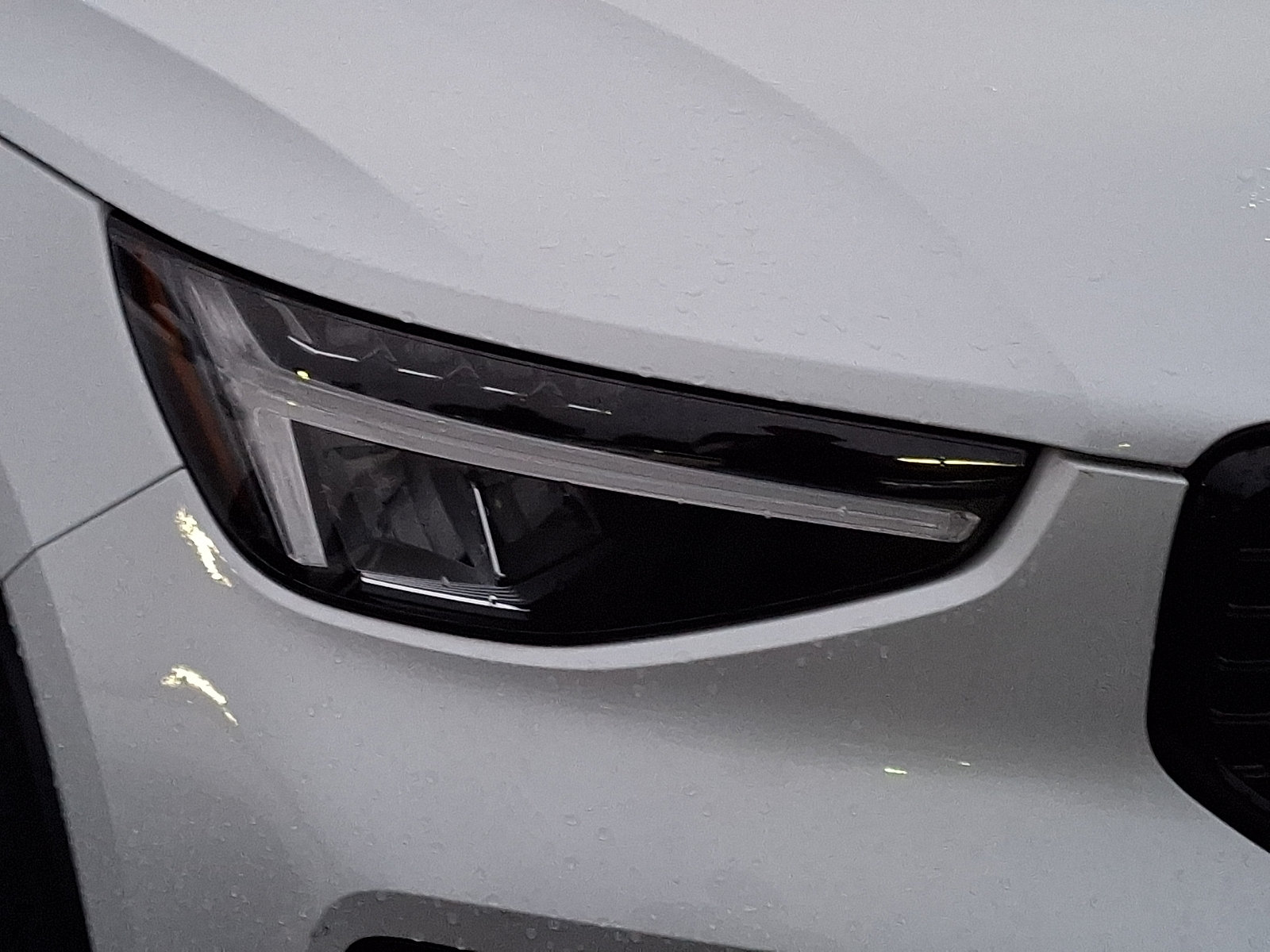Used 2023 Volvo XC40 B5 Plus w/ Driver Assist Package AWD/4WD image 7