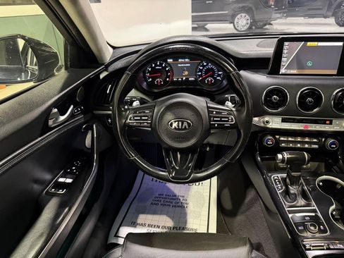 Used 2018 Kia Stinger Premium RWD image 25