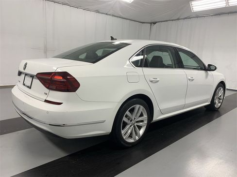 Used 2018 Volkswagen Passat 2.0T SE image 5