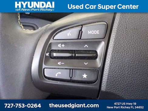 Used 2024 Hyundai Venue Limited FWD image 25