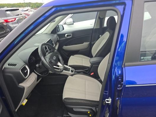 Used 2022 Hyundai Venue SEL FWD image 4
