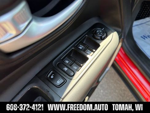 Used 2023 Jeep Renegade Latitude AWD/4WD image 11