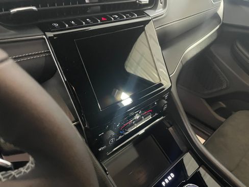 New 2025 Jeep Grand Cherokee Altitude image 11